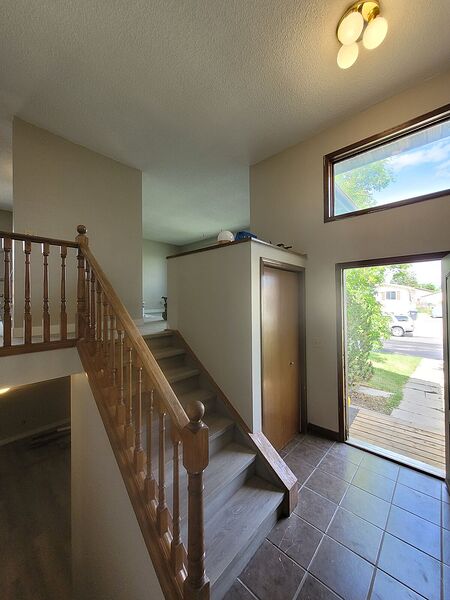 Calgary 4 bedrooms House for rent. Property photo: 39649-2