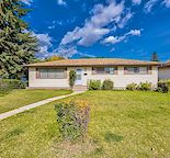 Cozy 3 bedroom home with Garage