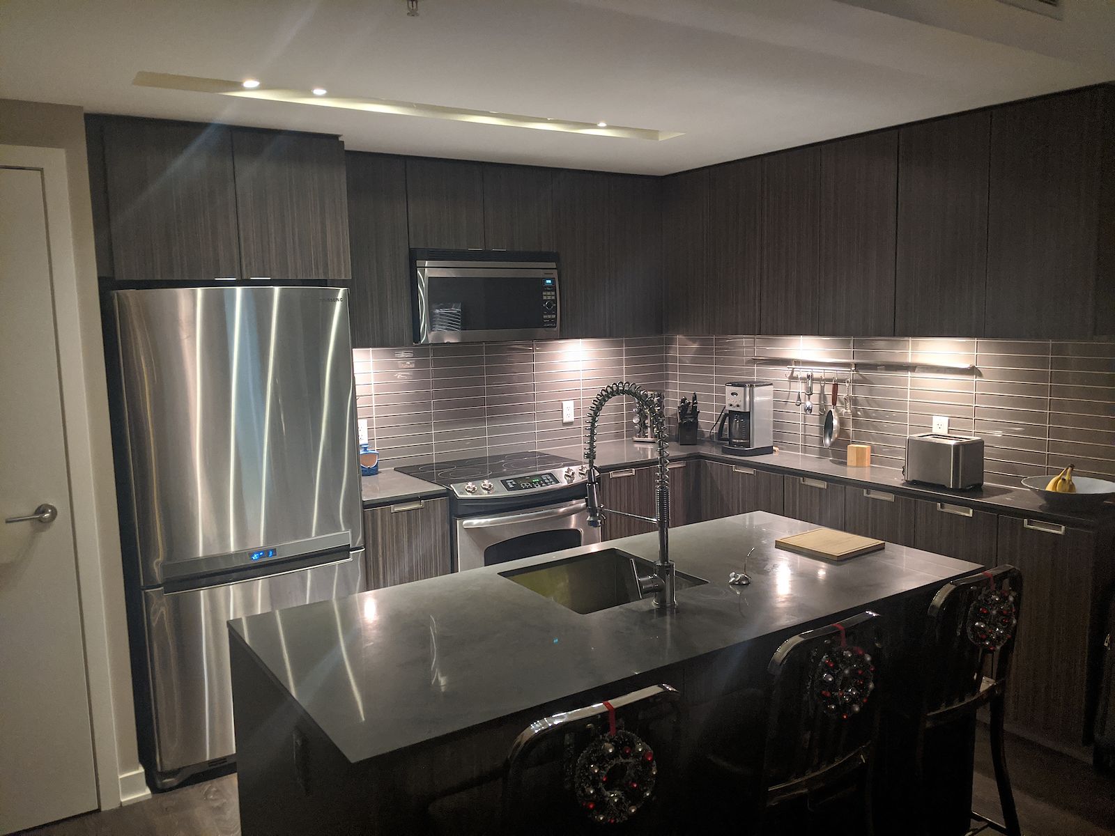 Calgary 2 bedrooms Condo Unit for rent. Property photo: 397642-1