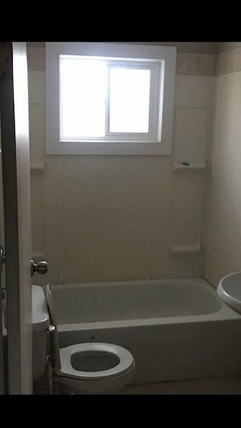 Calgary 2 + Den bedrooms House for rent. Property photo: 398170-3