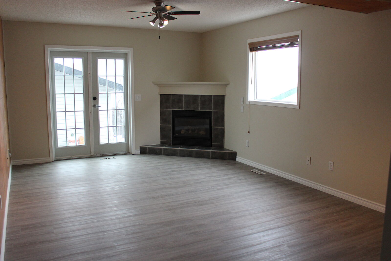 Calgary 2 + Den bedrooms Basement for rent. Property photo: 398980-1