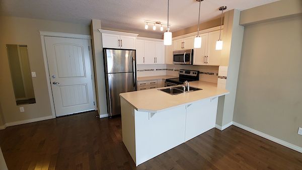 Calgary 1 bedroom Condo Unit for rent. Property photo: 400195-2