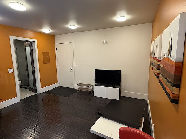 Calgary 1 bedroom Room For Rent for rent. Property photo: 402568-3