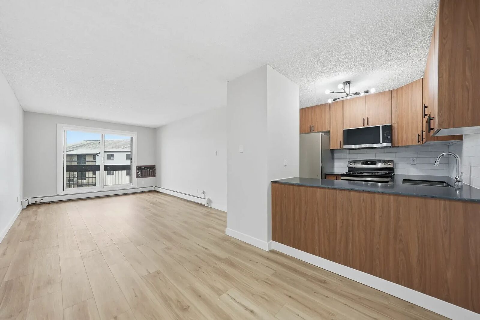 Saskatoon 1 bedrooms Apartment for rent. Property photo: 403504-1