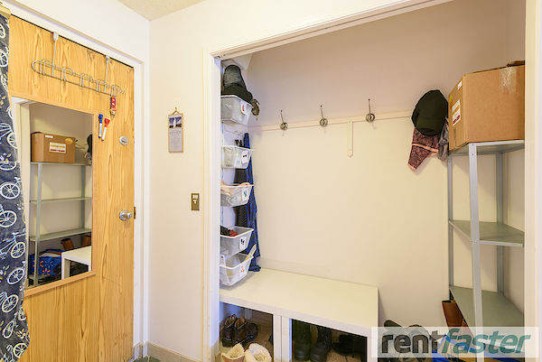Calgary 2 bedrooms Condo Unit for rent. Property photo: 403912-3