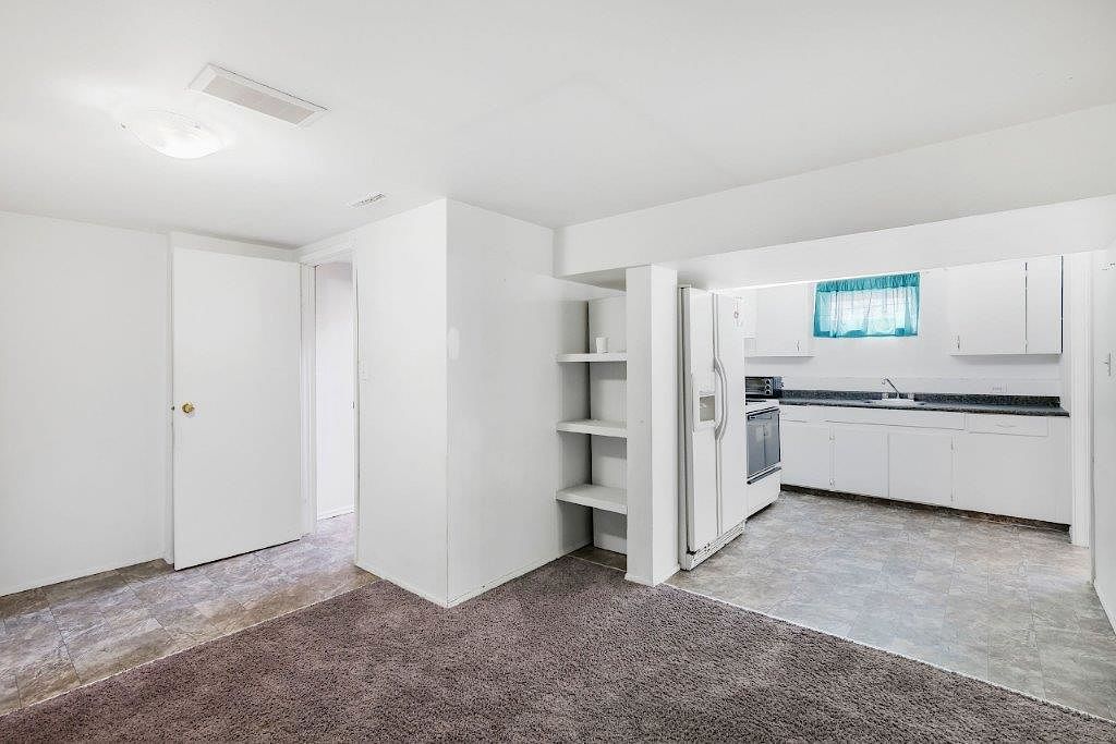 Calgary 2 bedrooms Basement for rent. Property photo: 407980-1