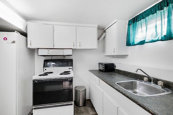 Calgary 2 bedrooms Basement for rent. Property photo: 407980-2