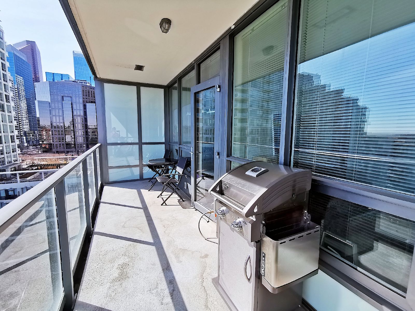 Calgary 1 bedroom Condo Unit for rent. Property photo: 408810-1