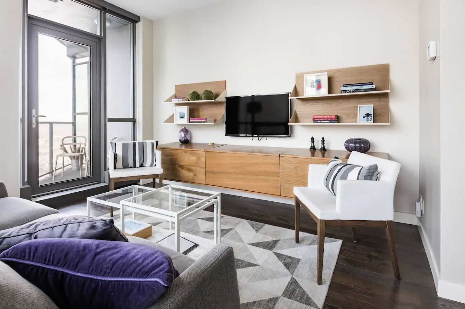 Calgary 1 bedroom Condo Unit for rent. Property photo: 409679-1