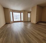Cozy 4 Bedroom Single House in Evanston with Walkout Basement