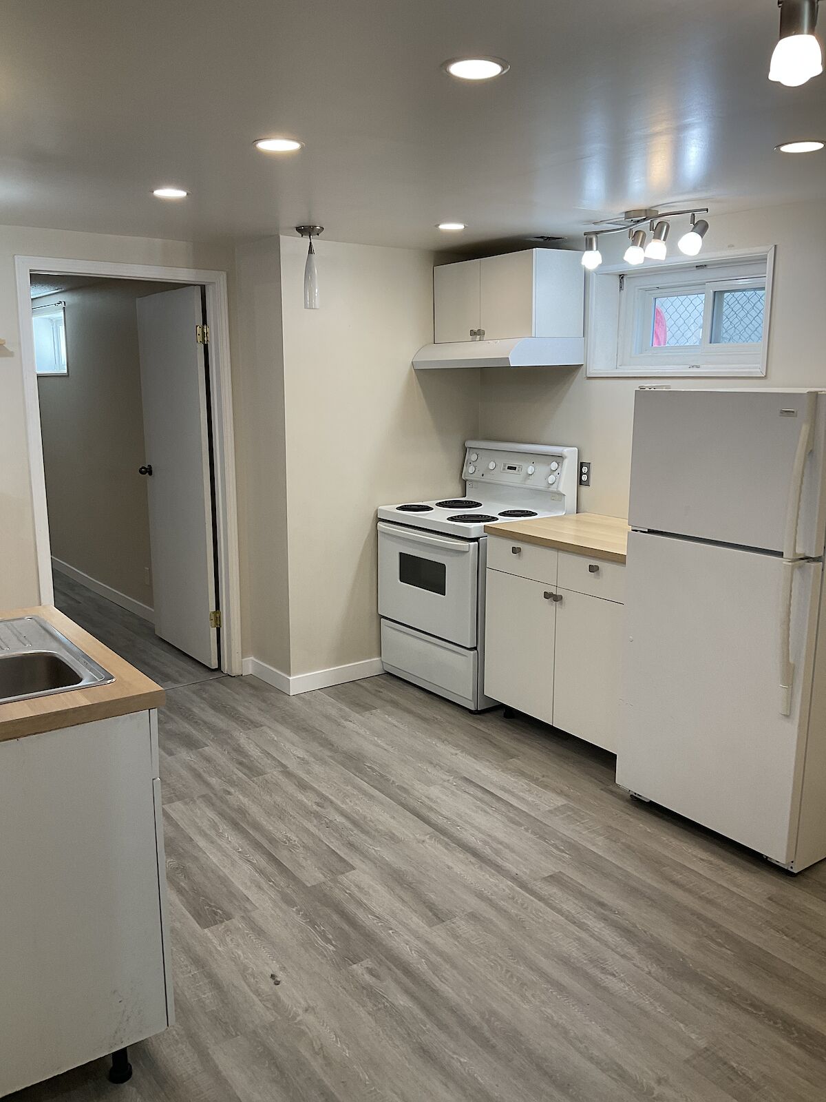 Calgary 1 bedroom Basement for rent. Property photo: 411273-1