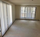 Spacious South Facing 1 bed Apartment - Amenities Galore!