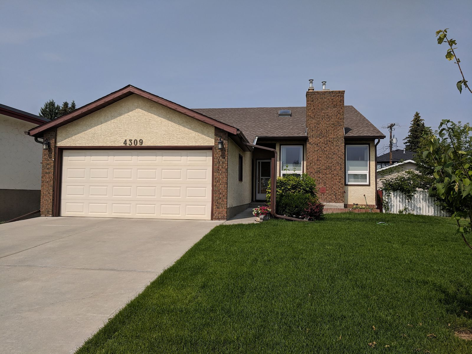 Calgary 5 + Den bedrooms House for rent. Property photo: 412023-1