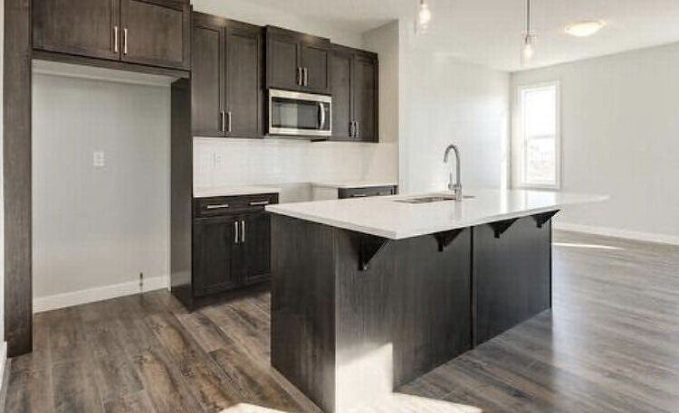 Calgary 3 bedrooms Duplex for rent. Property photo: 412404-1