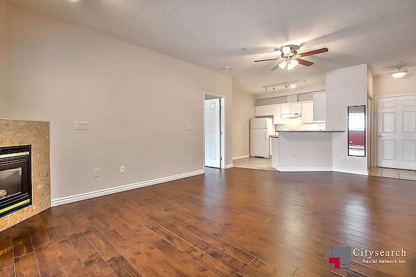 Calgary 2 + Den bedrooms Condo Unit for rent. Property photo: 412638-3