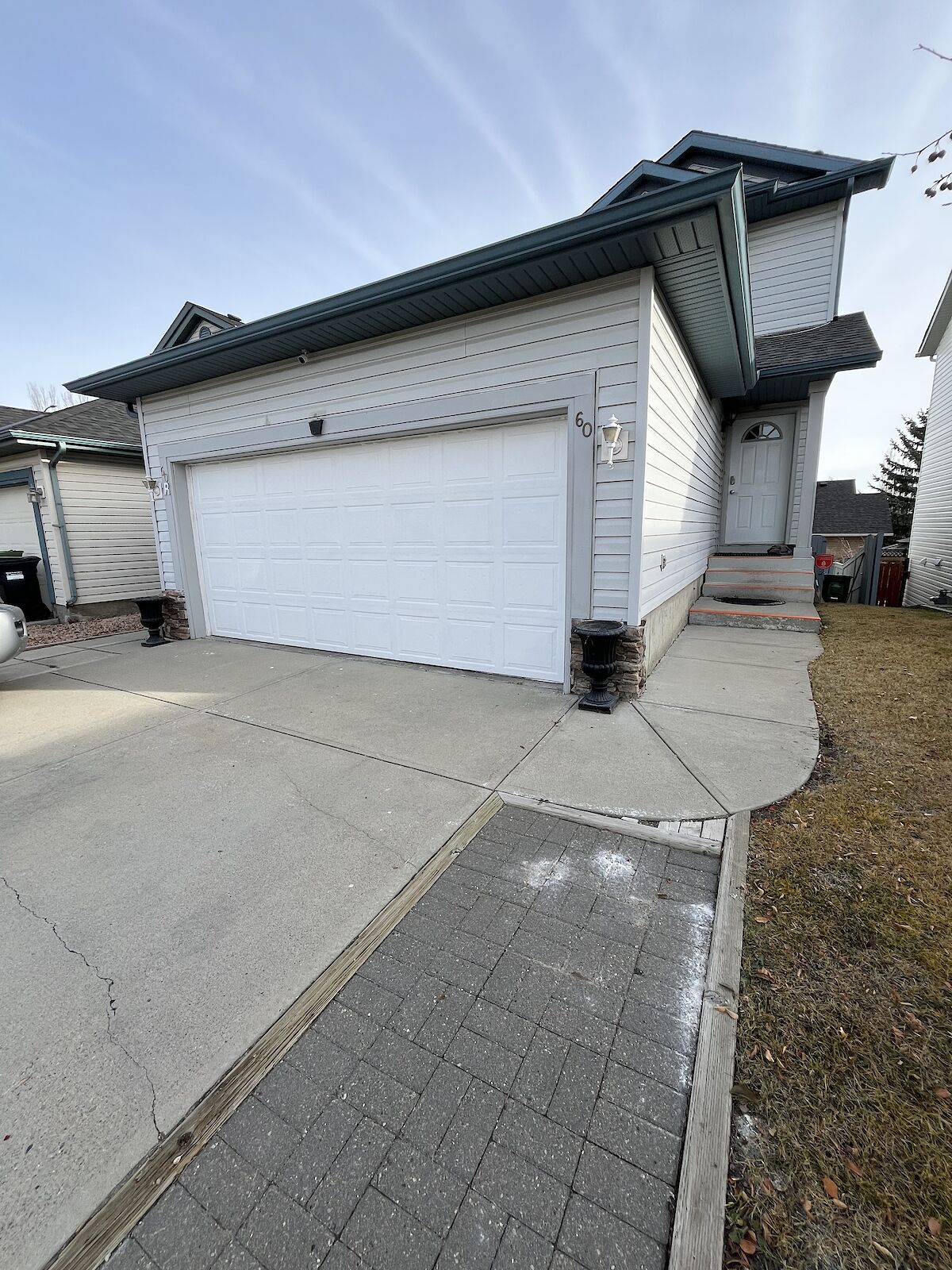Calgary 4 bedrooms House for rent. Property photo: 414452-1