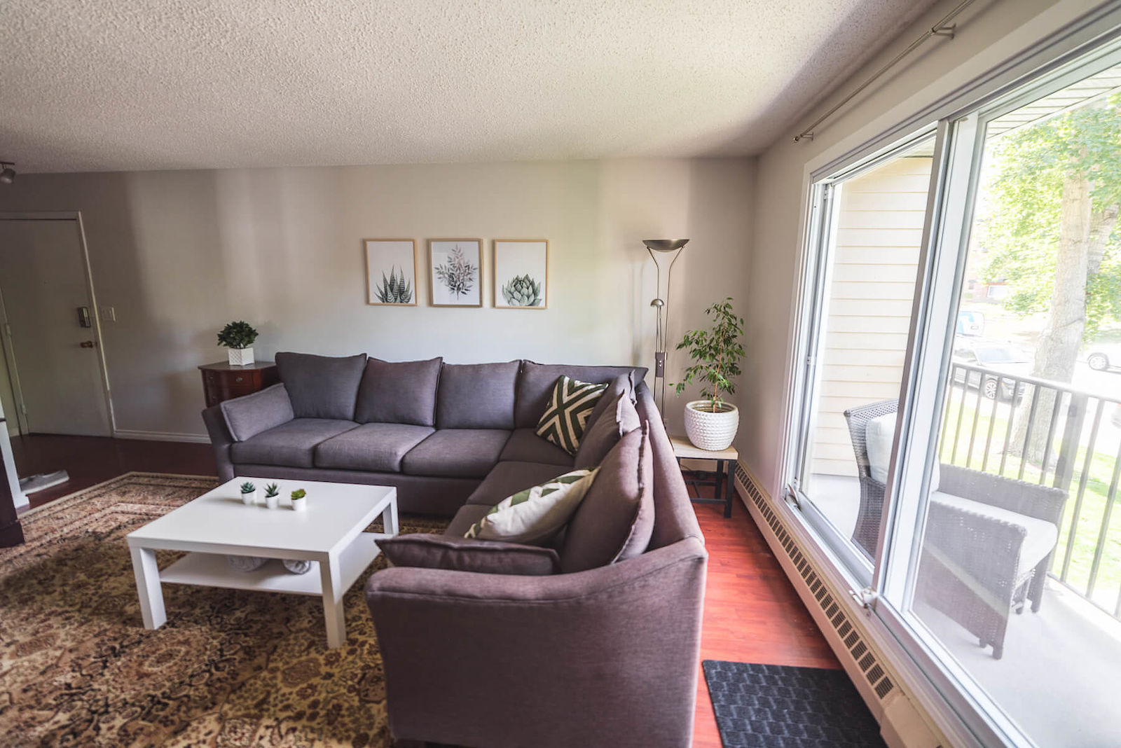 Calgary 2 bedrooms Condo Unit for rent. Property photo: 415203-1