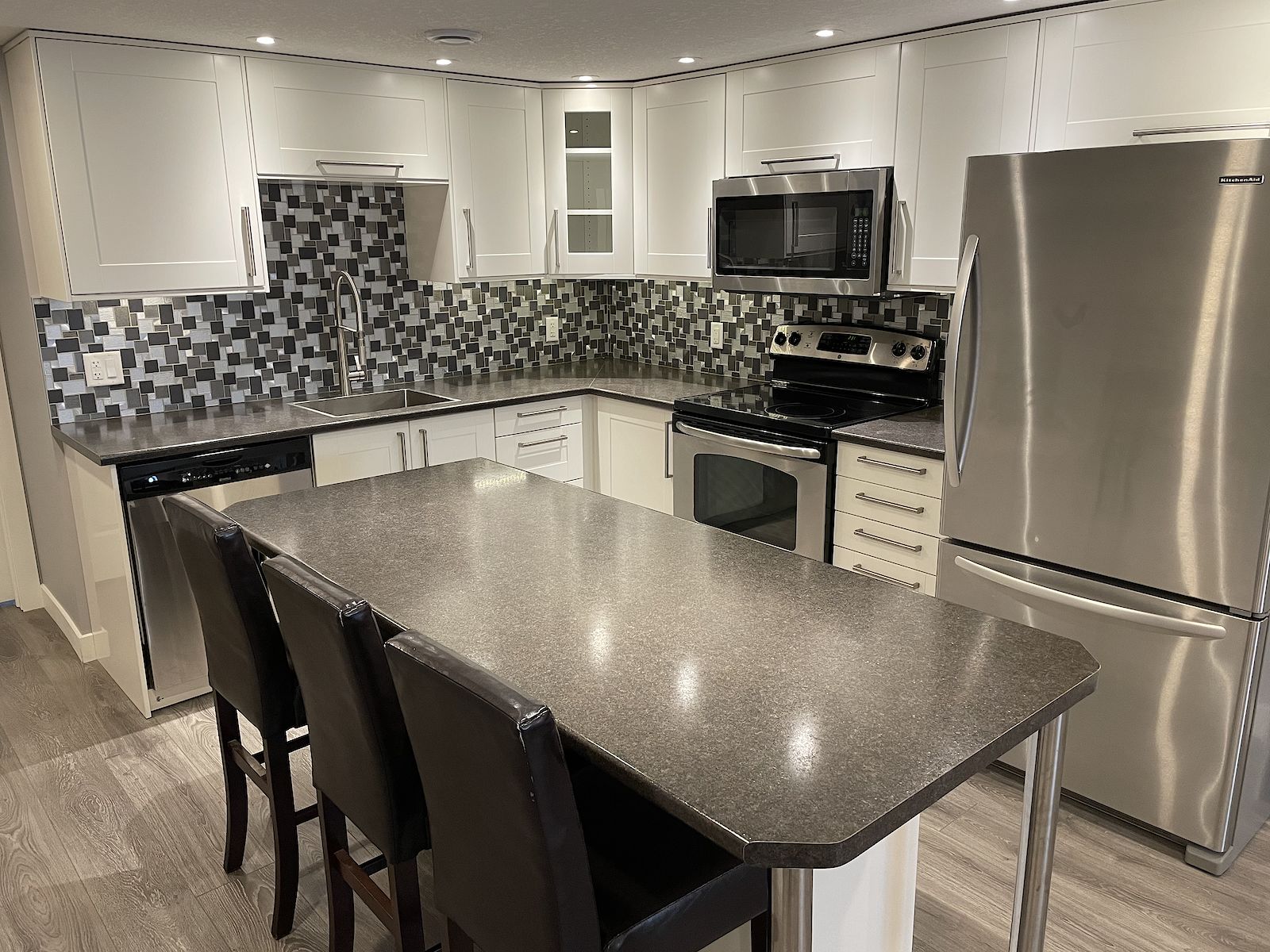 Calgary 2 bedrooms Basement for rent. Property photo: 415976-1