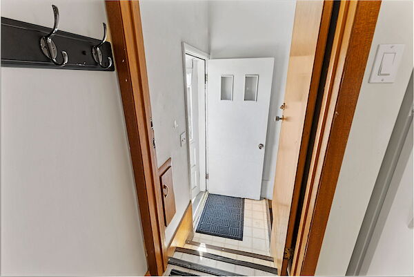 Calgary 2 + Den bedrooms Basement for rent. Property photo: 417283-2