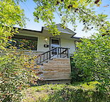 Parkdale 2 Bedroom + Den Basement Suite - Steps from Foothills Hospital