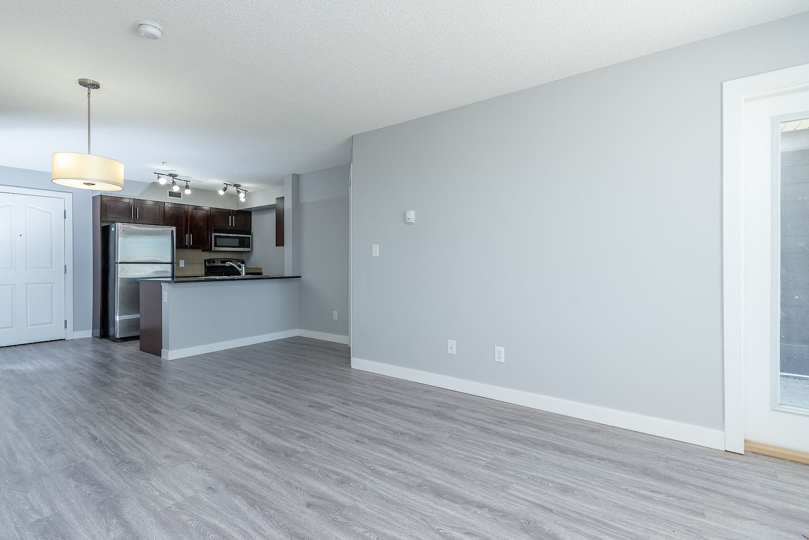 Calgary 2 + Den bedrooms Condo Unit for rent. Property photo: 417680-1