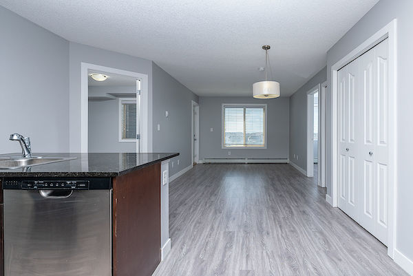 Calgary 2 + Den bedrooms Condo Unit for rent. Property photo: 417680-3