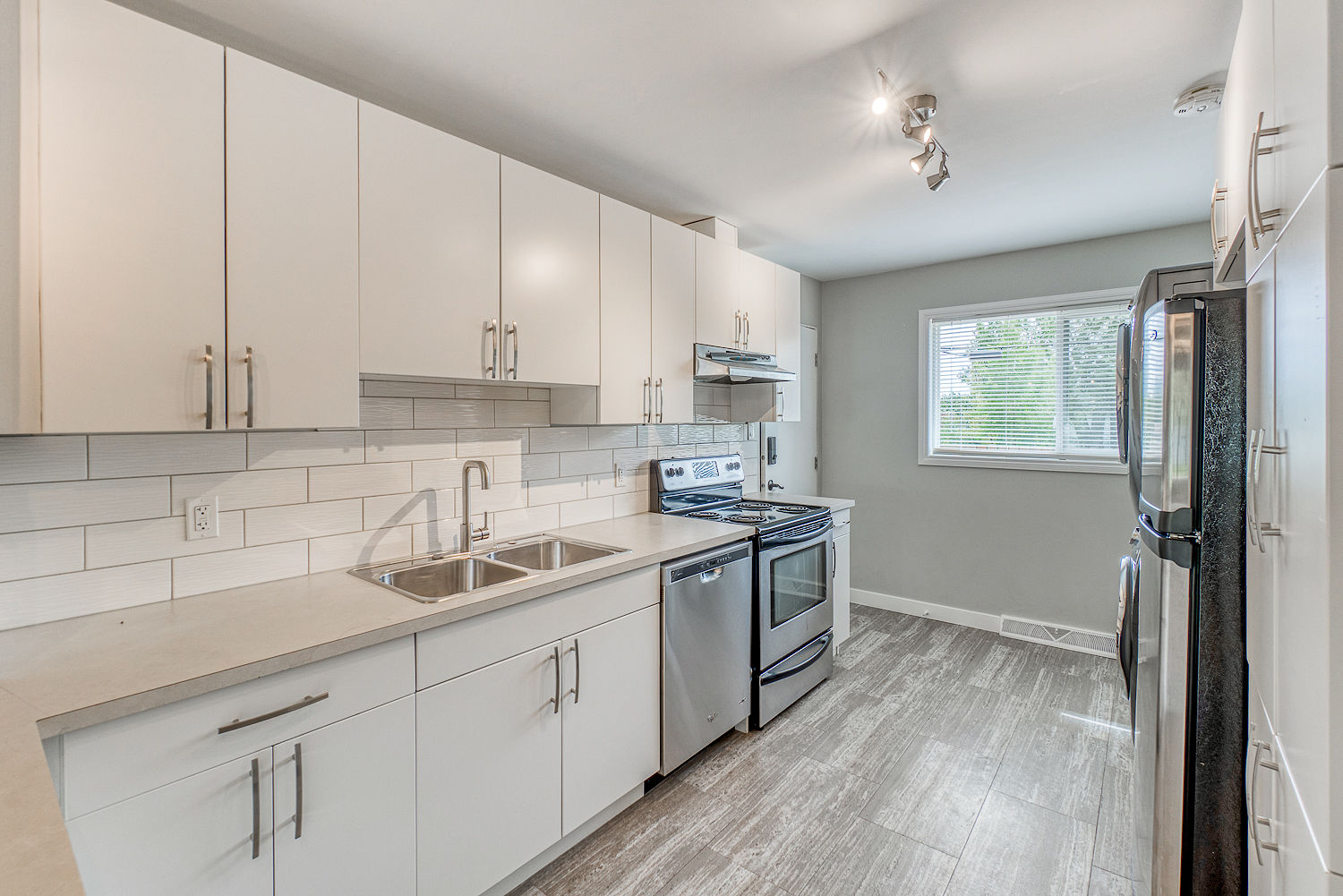 Calgary 2 bedrooms Main Floor for rent. Property photo: 418029-1