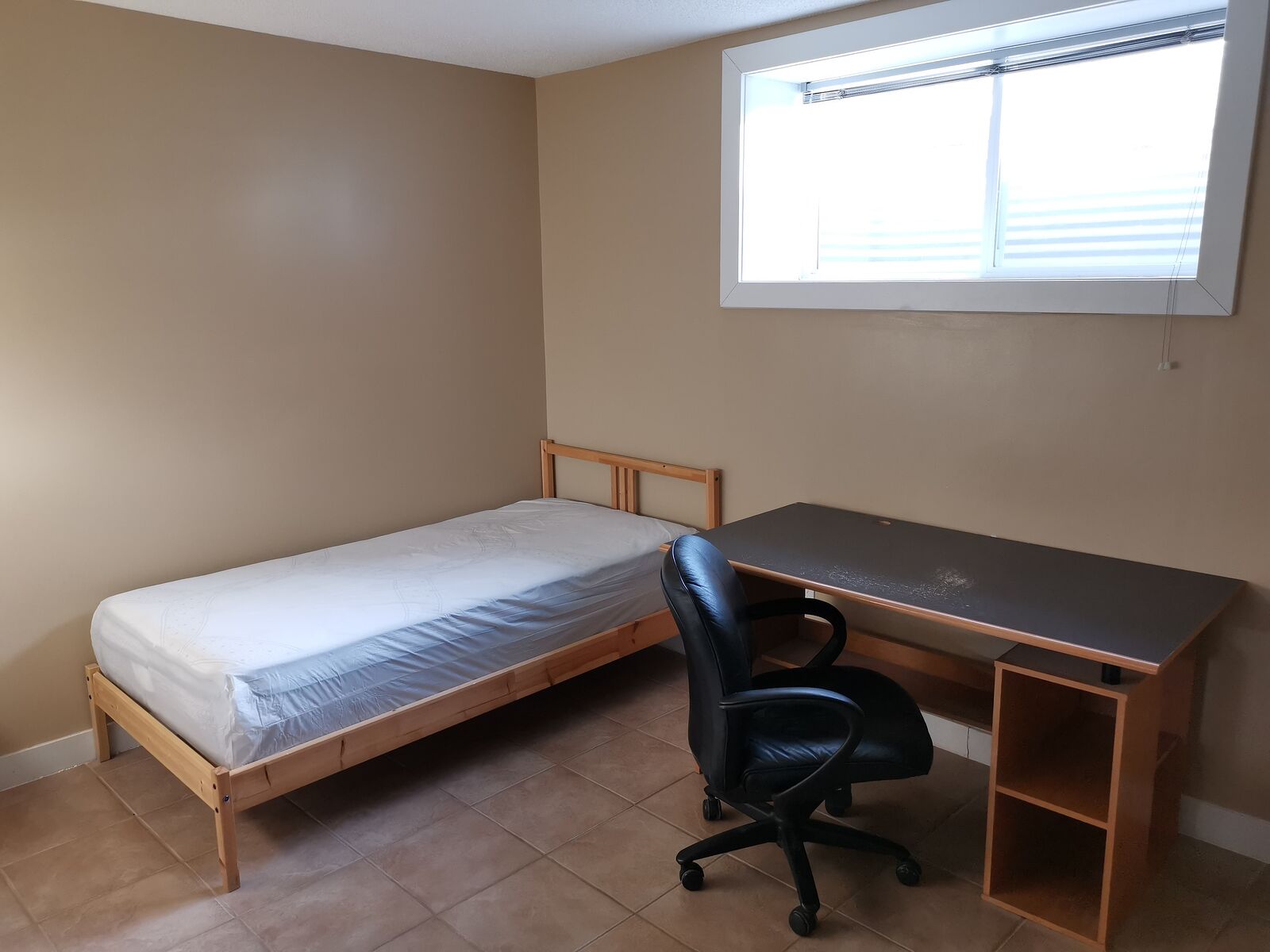Calgary 1 bedroom Room For Rent for rent. Property photo: 419086-1