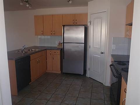 Calgary 2 bedrooms Fourplex for rent. Property photo: 420669-3