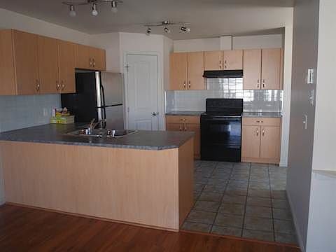 Calgary 2 bedrooms Fourplex for rent. Property photo: 420669-2