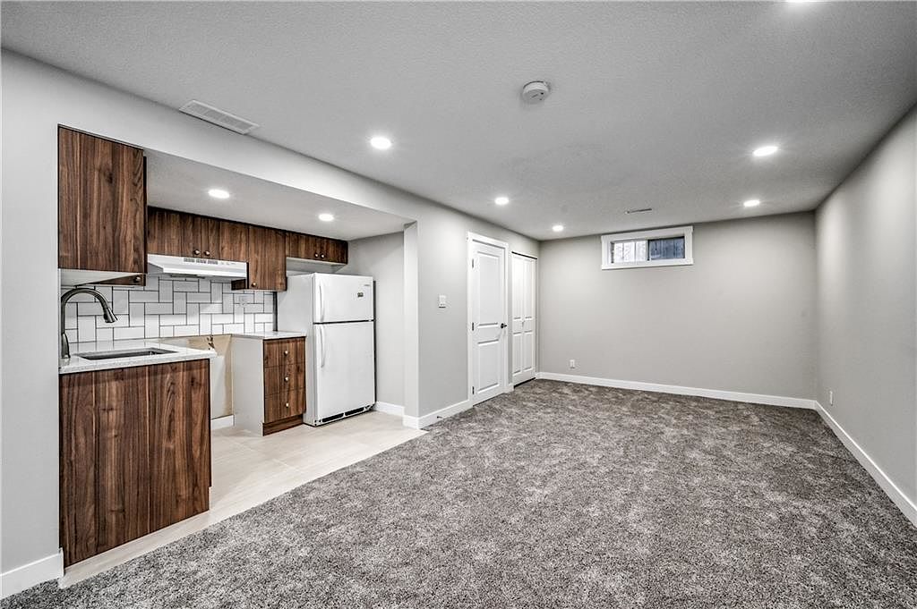 Calgary 2 bedrooms Basement for rent. Property photo: 421262-1