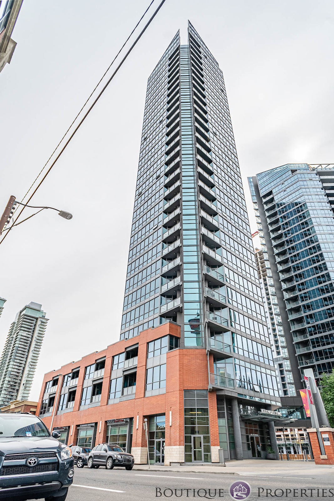 Calgary 2 bedrooms Condo Unit for rent. Property photo: 422702-1