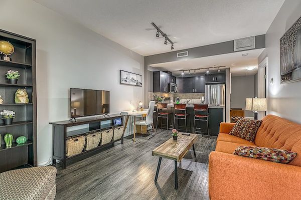 Calgary 1 bedroom Condo Unit for rent. Property photo: 422913-2