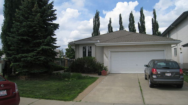 Room for rent in an executive bungalow in Twin Brooks