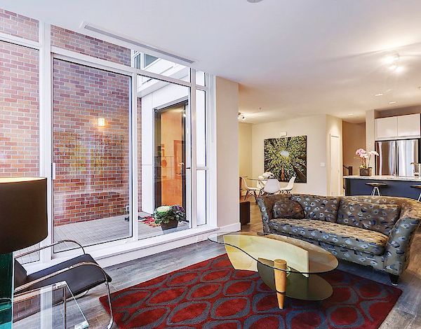 Calgary 2 + Den bedrooms Townhouse for rent. Property photo: 423827-3