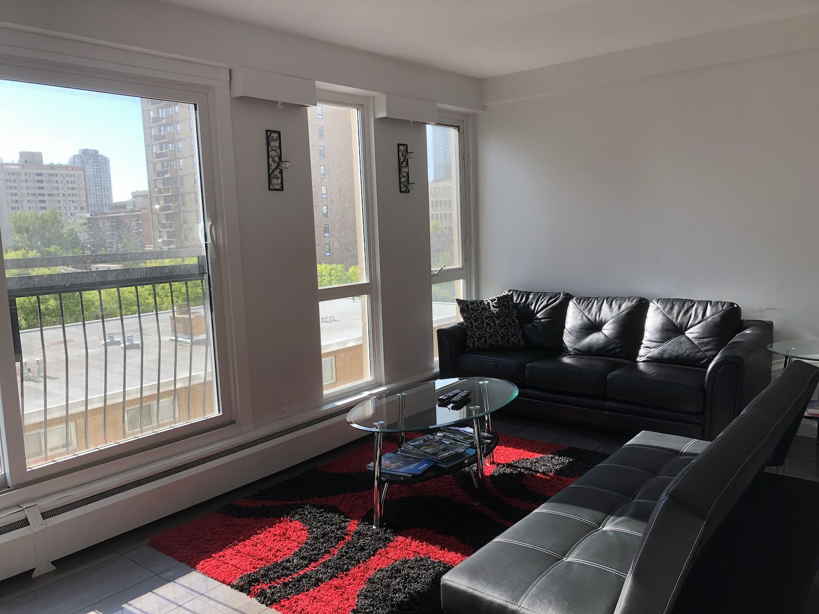 Calgary 2 bedrooms Condo Unit for rent. Property photo: 424071-1