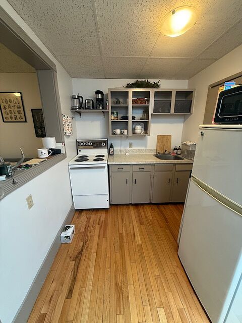 Calgary studio Condo Unit for rent. Property photo: 424237-1
