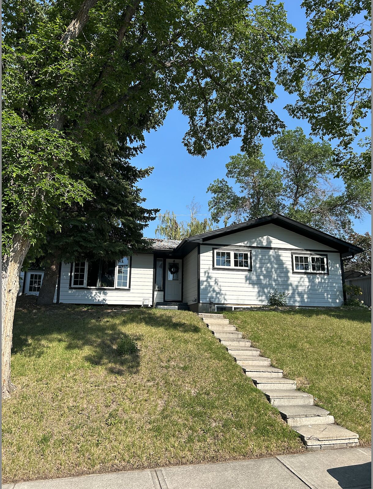 Calgary 4 bedrooms Main Floor for rent. Property photo: 425124-1