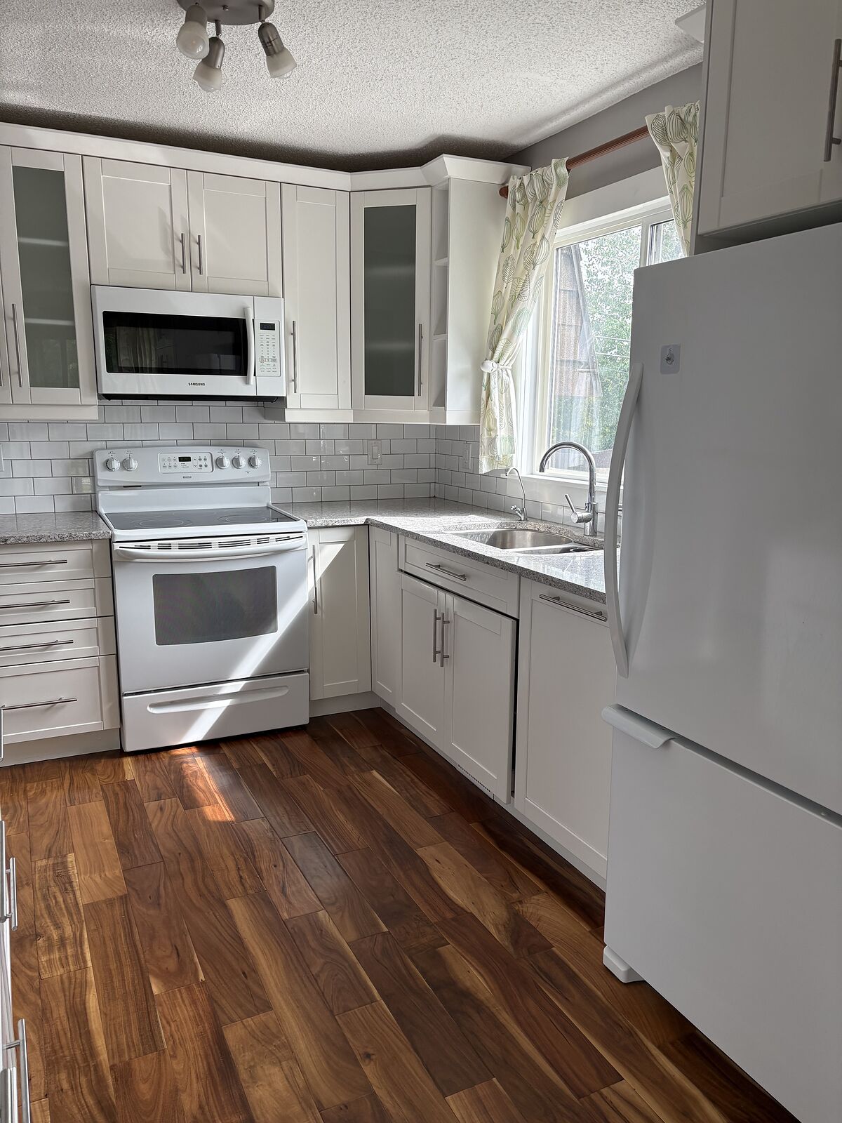 Calgary 2 bedrooms Main Floor for rent. Property photo: 426163-1