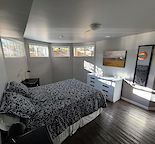 Beautifully renovated 1 bedroom suite in Killarney!