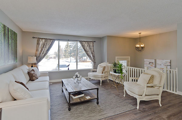 Beautifully Furnished 3 BR house in the sought after neighbourhood of Southwood