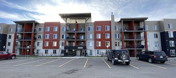 Spacious 2 bedroom/2 bathroom Condo, walking distance to multiple amenities.