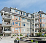 UPDATED 2 BDRM CONDO w 2 HEATED UNDERGROUND PARKING SPOTS!!