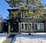 Home for rent in Glenbrook with Hot Tub and full bar with wine fridge in BM