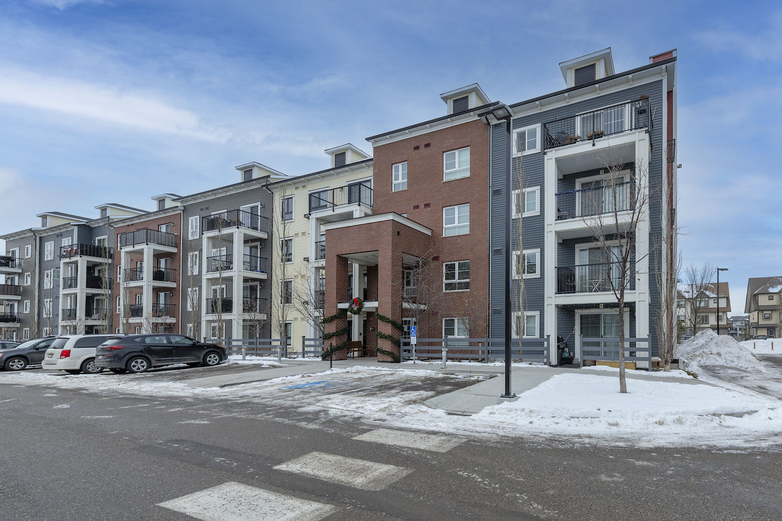 Calgary 2 bedrooms Condo Unit for rent. Property photo: 437302-1