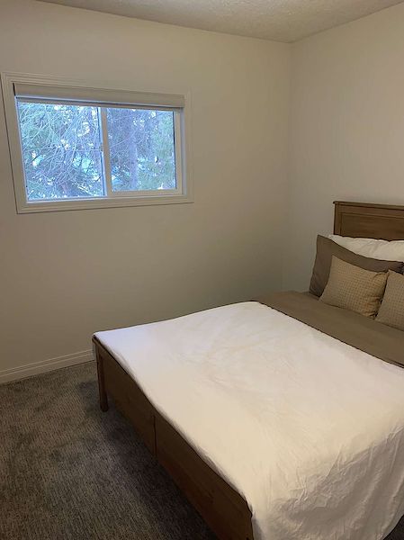 Calgary 4 bedrooms Room For Rent for rent. Property photo: 439013-2
