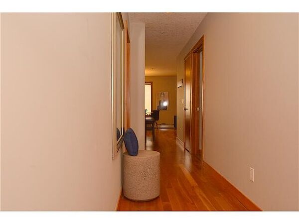 Calgary 2 bedrooms Condo Unit for rent. Property photo: 439237-2