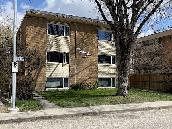 HEART OF MISSION,WALK EVERYWHERE- LARGE APARTMENTS