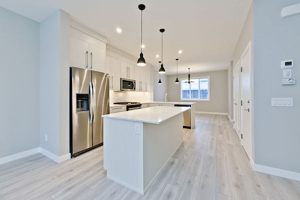 Executive 3 Bedroom Upper 2 Level Suite - Garage Available!