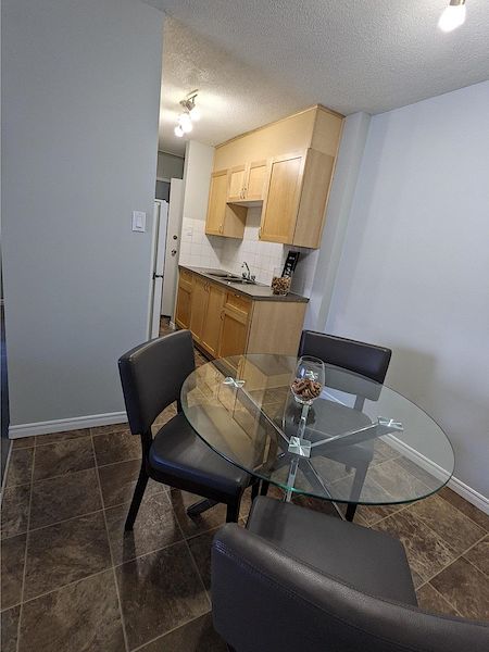 Calgary 1 bedroom Apartment for rent. Property photo: 441921-2